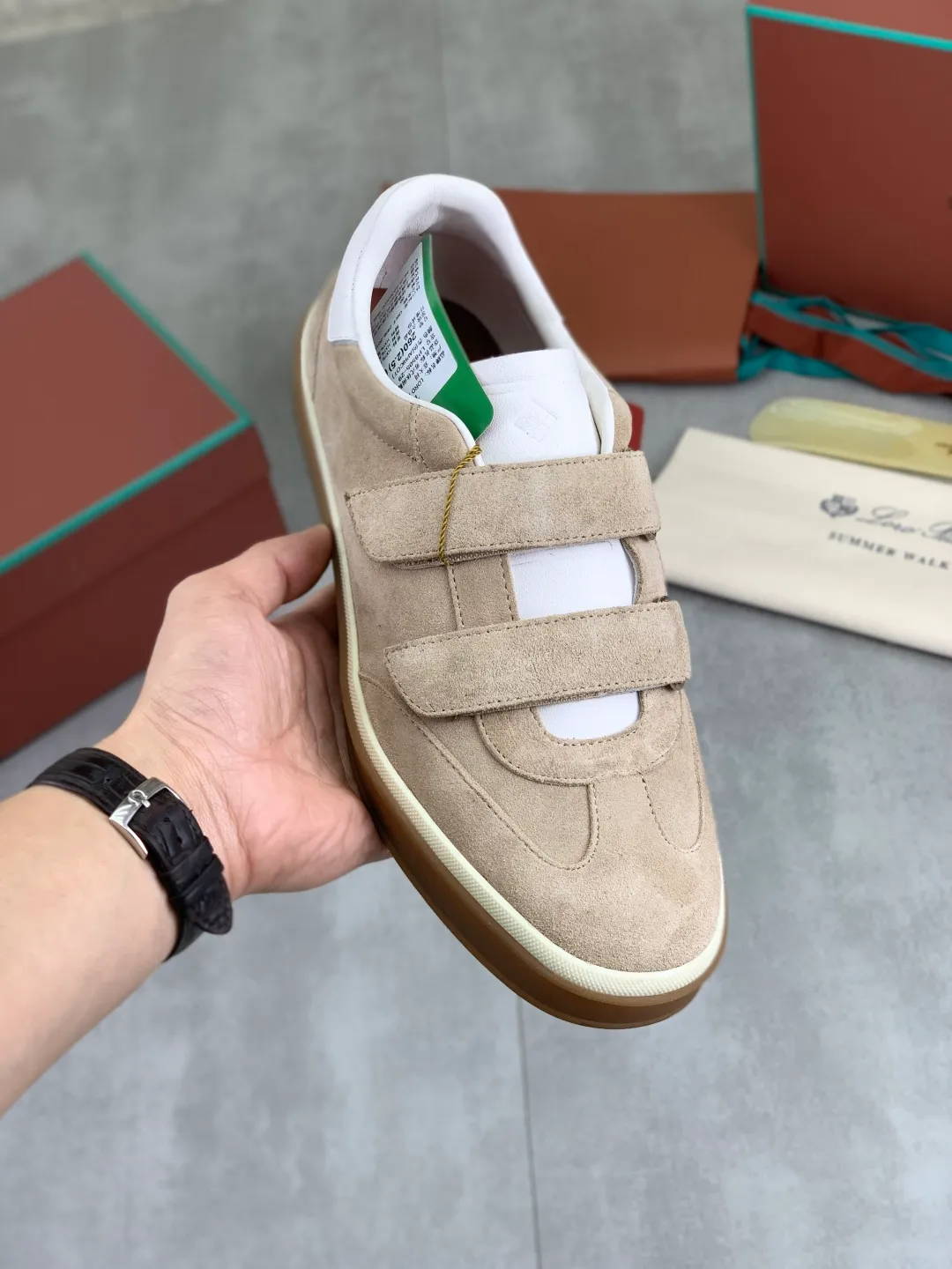 Men's men's shoes 💰P580 New model 💰 The latest casual shoes Loro Piana 💯 Top grade 💯 Buy the original copy 💯 Founded the existing Loro Piana company on April 24, 1924. It is the sixth generation of family operation, providing the best quality products to customers who are discerning about taste and quality. Imported original fly woven fabric with cowhide fabric, plain calfskin lining, hand-stitched thread with cowhide feet, original packaging, high-end outsole, size: 38-45 (custom-made for 46), 5️⃣ colors available